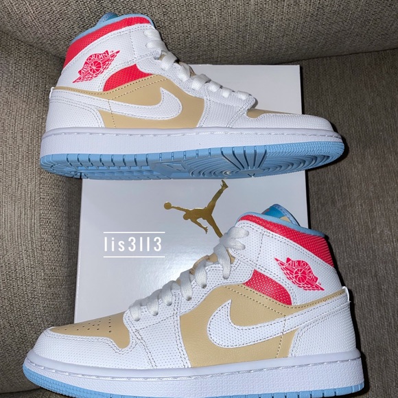 Air Jordn 1 Mid SE Sesame - Picture 2 of 9